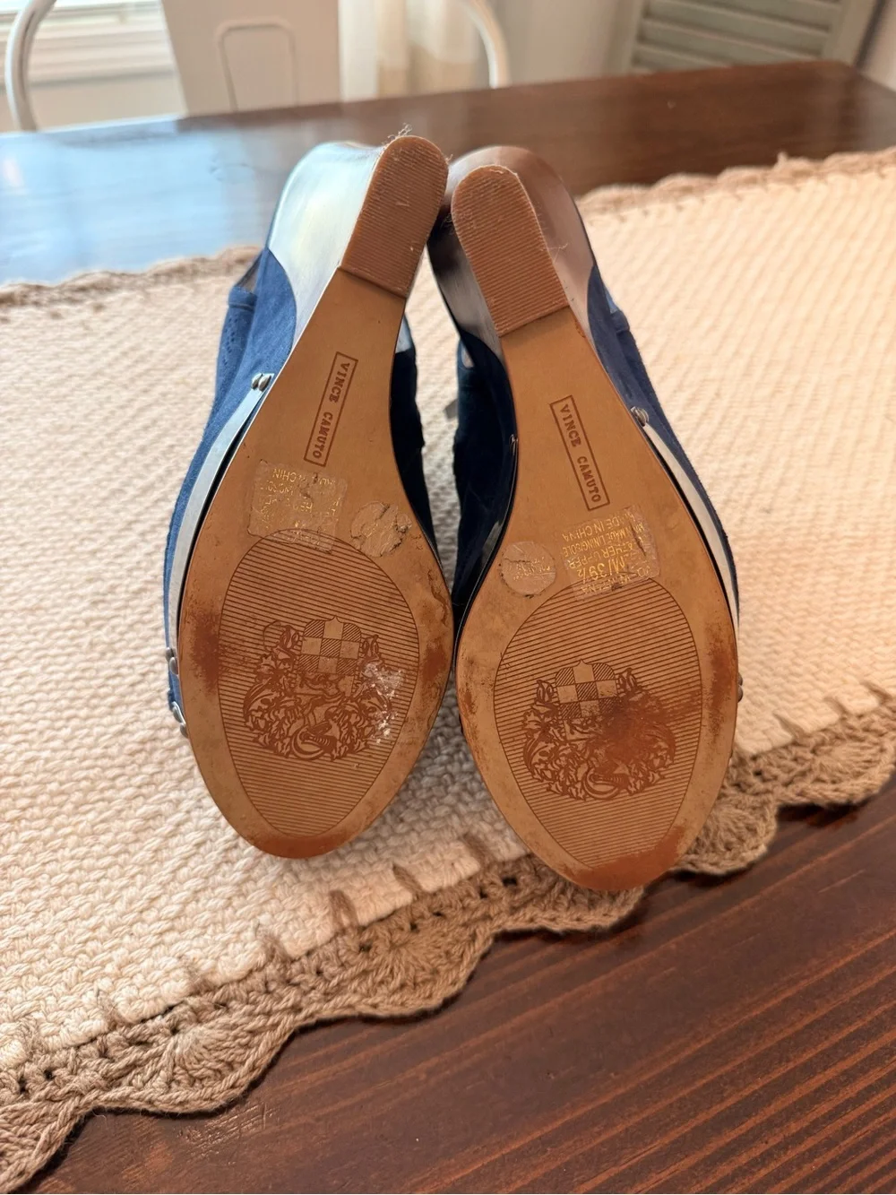 Vince Camuto blue suede perforated peep-toe wedge booties Sz 8.5